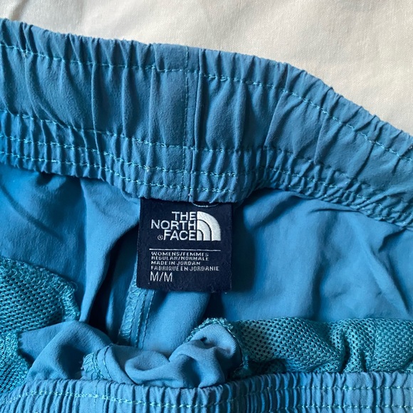 The North Face Hiking Shorts with Adjustable Belt - Picture 9 of 9